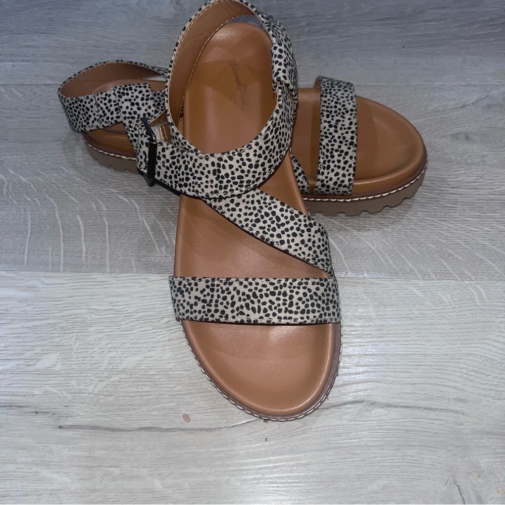 Womens Spotted Strappy Sandals - Leopard Print